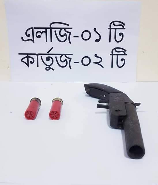 লামায় মুদি দোকান থেকে অস্ত্র ও কার্তুজ উদ্ধার
