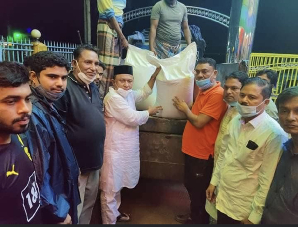 ট্রাক ভর্তি চাল নিয়ে সদরের চৌফলদন্ডী ও পিএমখালীর বন্যাদুর্গতদের পাশে এমপি কমল