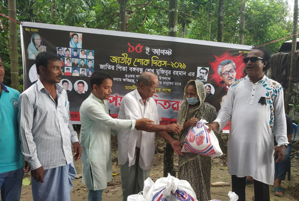 রামুতে যুবলীগ নেতা আপ্পুর প্রধানমন্ত্রীর উপহার বিতরণ