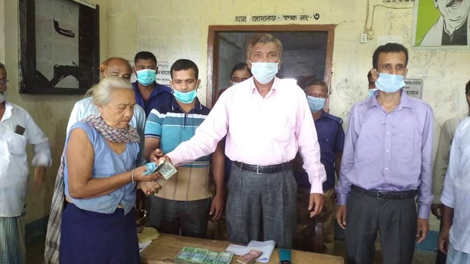 বমু বিলছড়িতে প্রণোদনার অর্থ পেল ৫০০ পরিবার