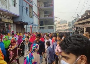 গাজীপুরে শ্রমিক মারধরের ঘটনায় বিক্ষোভ