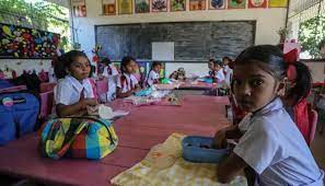 ঘরে খাবার নেই, স্কুলে যাওয়া বন্ধ শ্রীলঙ্কার শিশুদের