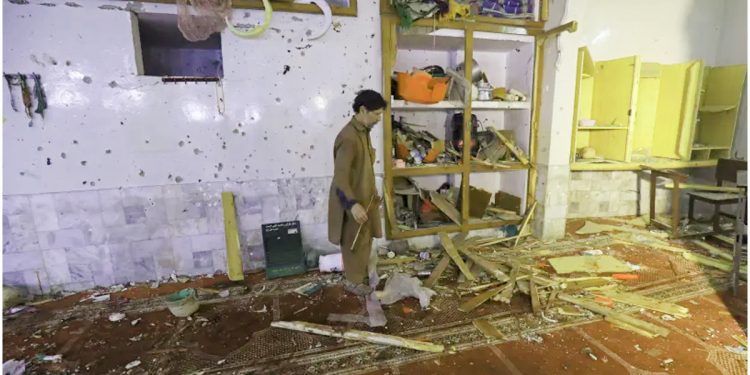 পাকিস্তানে মসজিদে বিস্ফোরণ, নিহত ১৭