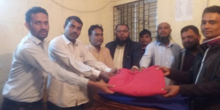 লামায় পরিবহণ শ্রমিক ইউনিয়ন এর উদ্যোগে শীত বস্ত্র বিতরণ