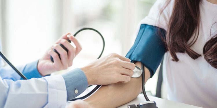 উচ্চ রক্তচাপ : ফল পেতে পারেন যে তিন খাবারে