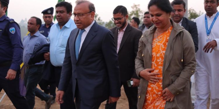 স্বপ্ন দেখতে হবে মানুষের কল্যাণে কাজ করার : লামায় এলজিআরডি মন্ত্রী