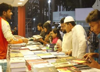 বইমেলায় প্রথম দিন বিক্রি কম হলেও মানুষের ভিড় ছিল বেশি