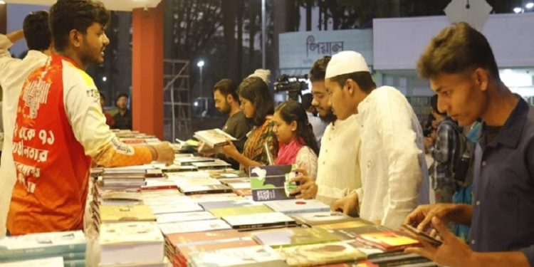 বইমেলায় প্রথম দিন বিক্রি কম হলেও মানুষের ভিড় ছিল বেশি