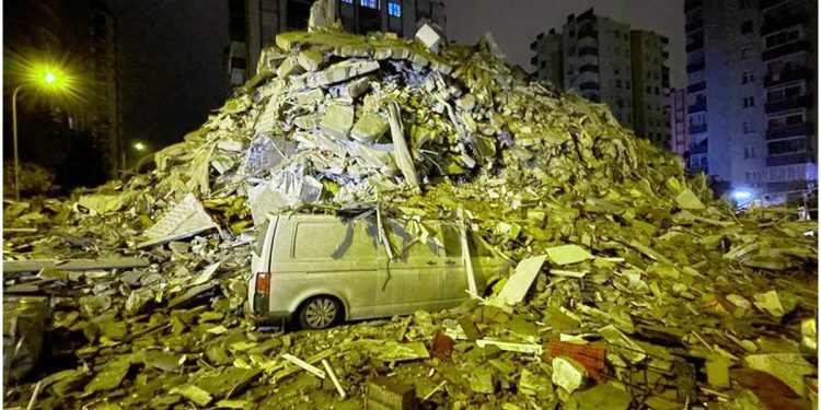 তুরস্ক-সিরিয়ায় লাশের সারি, মৃত্যু ছাড়াল ১৫০০