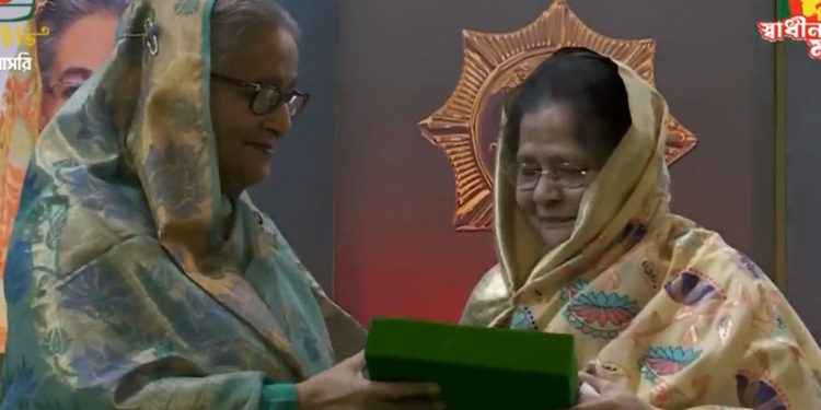 স্বাধীনতা পুরস্কার প্রদান করলেন প্রধানমন্ত্রী