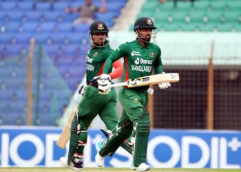 হার দিয়ে শুরু করা সিরিজে চ্যাম্পিয়ন বাংলাদেশ