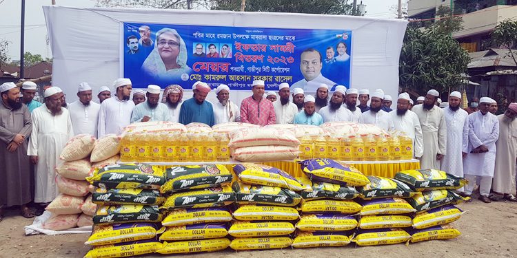 গাজীপুরে অর্ধশতাধিক মাদরাসায় যুবলীগ নেতা রাসেল সরকারের ইফতারসামগ্রী বিতরণ