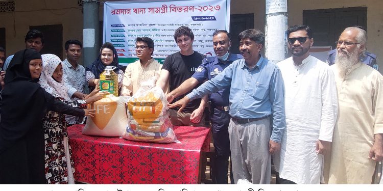 রামুতে এতিম শিক্ষার্থীর পরিবারকে খাদ্য সামগ্রী বিতরণ
