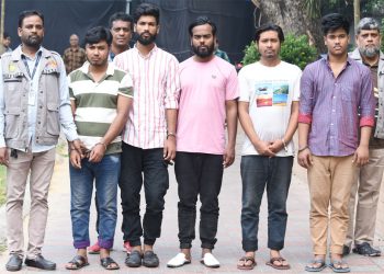৬ হাজার নারীকে জরায়ু ক্যান্সারের নকল টিকা, গ্রেপ্তার ৫