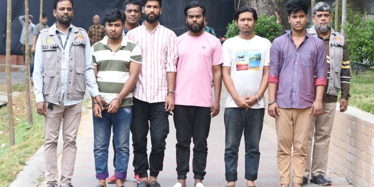 ৬ হাজার নারীকে জরায়ু ক্যান্সারের নকল টিকা, গ্রেপ্তার ৫