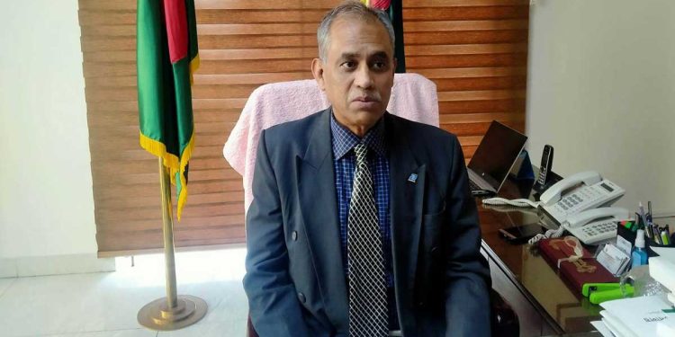 আইন প্রয়োগ করে সুষ্ঠু নির্বাচন করব : ইসি আলমগীর