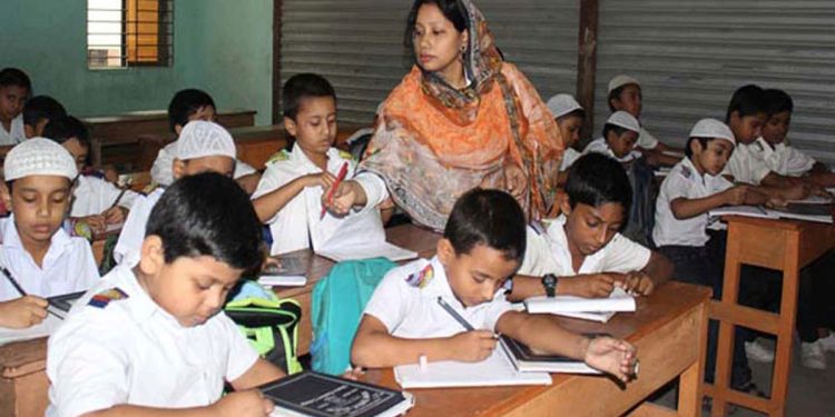 প্রাথমিক শিক্ষকদের প্রশিক্ষণ শুরু