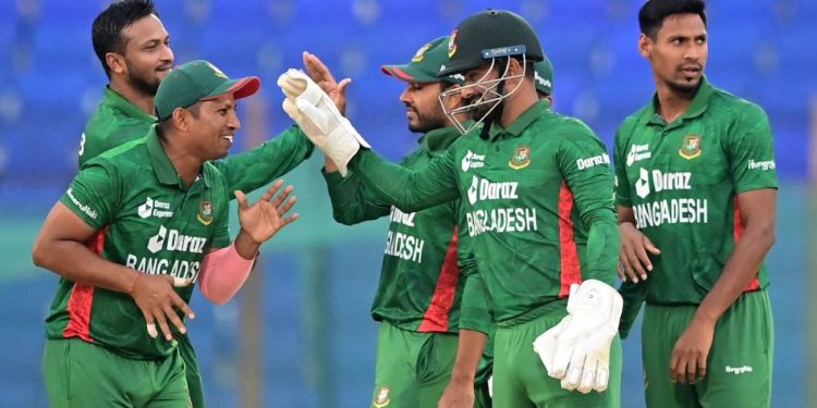 সাকিবের ঘূর্ণিতে সিরিজ বাংলাদেশের