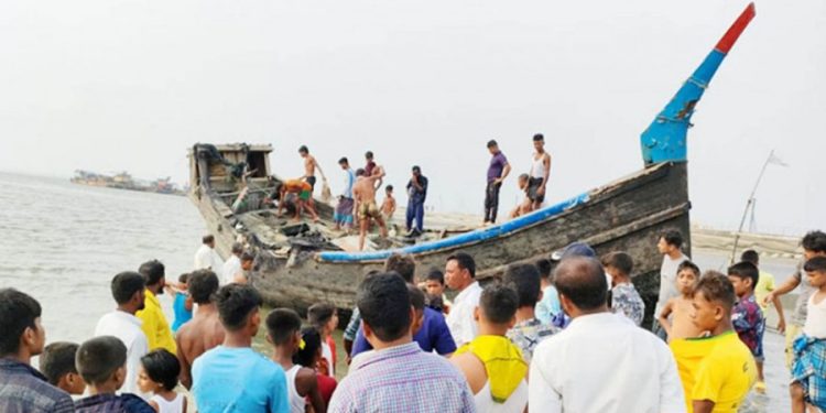 ট্রলার থেকে ১০ লাশ উদ্ধারের ঘটনায় গ্রেফতার ৩, মিললো আরেকজনের কঙ্কাল