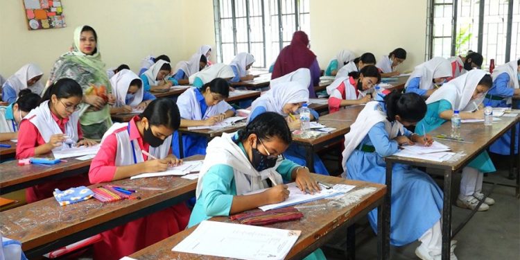 এসএসসি পরীক্ষার প্রথম দিনে কক্সবাজারের ২৮২ জনসহ চট্টগ্রামের পাঁচ জেলায় অনুপস্থিত ১৬০৭