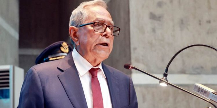 গণতন্ত্রের বিকাশে সংঘাত ভুলে আলোচনার তাগিদ রাষ্ট্রপতির