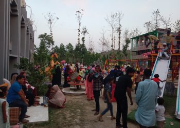 লামায় বীর বাহাদুর কানন এ দর্শনার্থীদের উপচে পড়া ভিড়