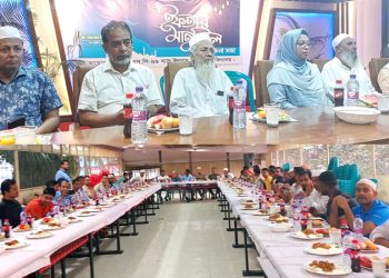 ঈদগাহ্ আদর্শ উচ্চ বিদ্যালয়ে এসএসসি ৯৯ ব্যাচের ইফতার মাহফিল