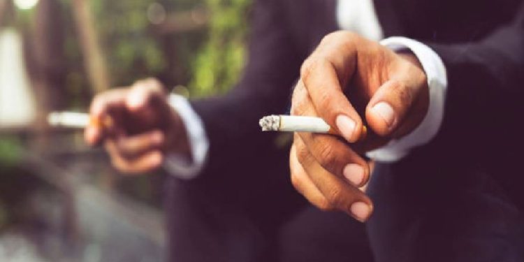 অতিরিক্ত ধূমপানে বাড়ে অন্ধত্বের ঝুঁকি, বলছে গবেষণা