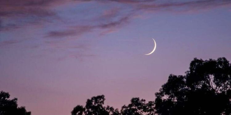 আজ চাঁদ দেখা গেলে শনিবার ঈদ