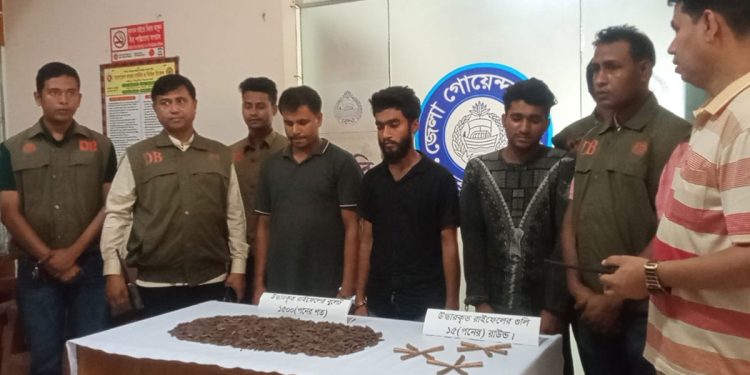 রামুতে বিপুল গোলাবারুদসহ গ্রেপ্তার ৩