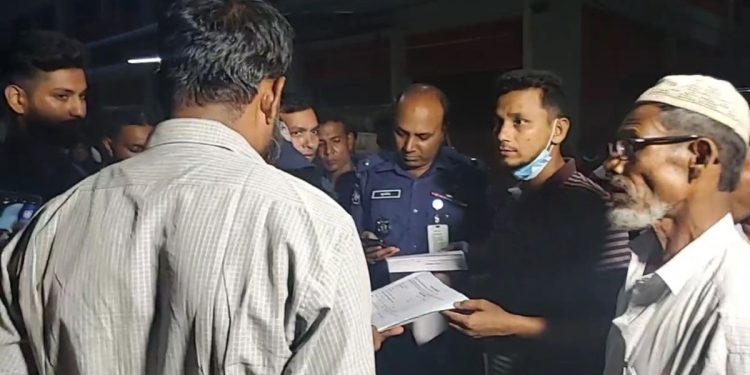 কক্সবাজারে ট্রলারে পাওয়া ৬ জনের দাফন সম্পন্ন