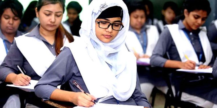 এক মাস পিছিয়ে যাচ্ছে এইচএসসি পরীক্ষা