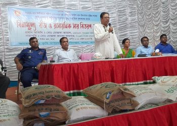 লামায় বিনামূল্যে বীজ ও সার উপকরণ বিতরণ