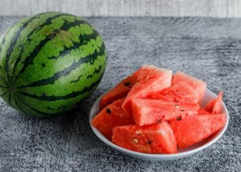 না কেটে বুঝবেন কীভাবে তরমুজ লাল না ফ্যাকাশে