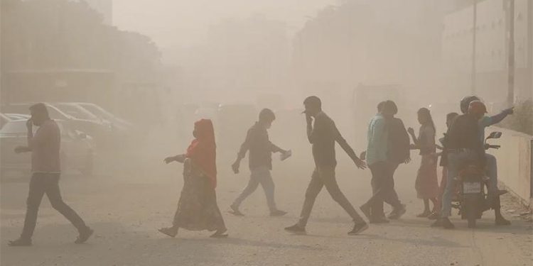 অস্বাস্থ্যকর বায়ু নিয়ে দূষণে আজ তৃতীয় ঢাকা
