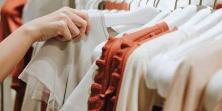 কেমন পোশাক পরবেন গরমে