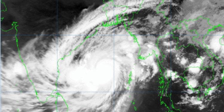 অতি প্রবল ঘূর্ণিঝড়ে পরিণত হয়েছে মোখা