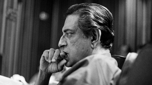 ‘নিষিদ্ধ’ তকমা এবং সত্যজিৎ রায় সম্পর্কে আরও কিছু তথ্য