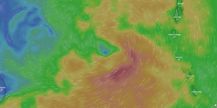 নিম্নচাপ কেন্দ্রের কাছে বাতাসের গতিবেগ উঠছে ঘণ্টায় ৬০ কিলোমিটার