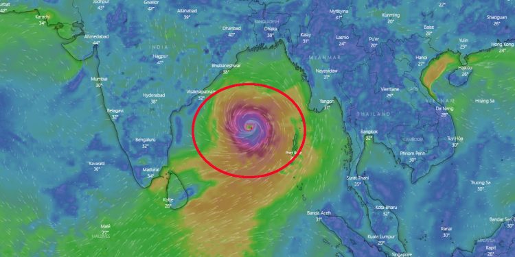 আরও কাছে মোখা, ৪ নম্বর হুঁশিয়ারি সংকেত