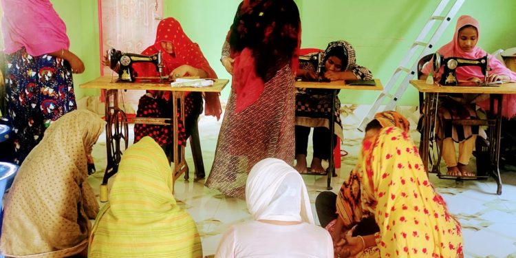 লামায় বেকার নারীদের আত্মকর্মসংস্থা তৈরিতে সেলাই প্রশিক্ষণ