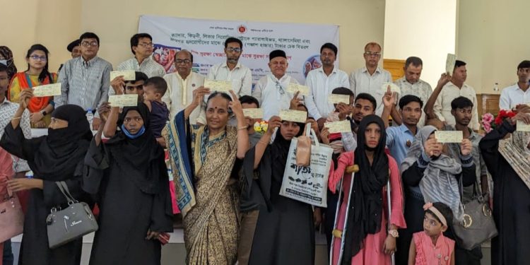 রামুতে চেক ও সুরক্ষা সামগ্রী বিতরণ অনুষ্ঠানে এমপি কমল