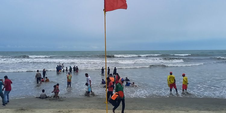 কক্সবাজারে ১০ নম্বর মহাবিপদ সংকেত