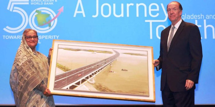বিশ্বব্যাংক প্রেসিডেন্টকে পদ্মাসেতুর ছবি উপহার প্রধানমন্ত্রীর