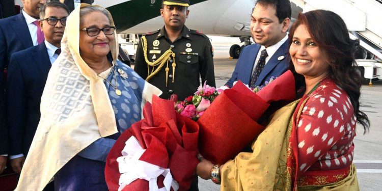কাতার পৌঁছেছেন প্রধানমন্ত্রী