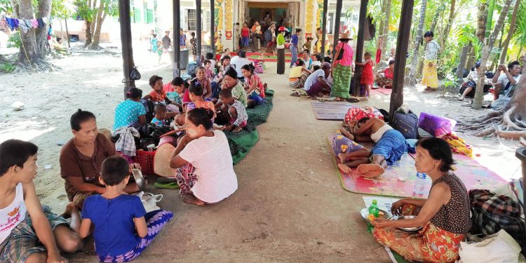 ঘূর্ণিঝড় মোখা : মিয়ানমারে বাড়িঘর ছেড়ে পালাচ্ছেন হাজারো মানুষ