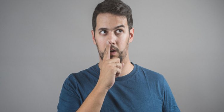 যখন-তখন নাক খুঁটছেন? জেনে নিন কী ক্ষতি করছেন