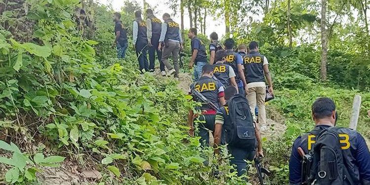 কক্সবাজারে দুর্গম পাহাড়ে র‌্যাবের সঙ্গে সন্ত্রাসীদের গোলাগুলি