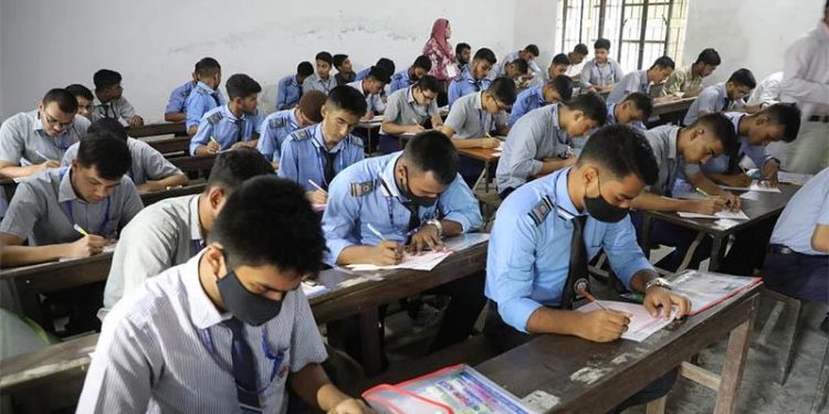 এসএসসির দ্বিতীয় দিনে অনুপস্থিত ৩২ হাজার, বহিষ্কার ৩৮