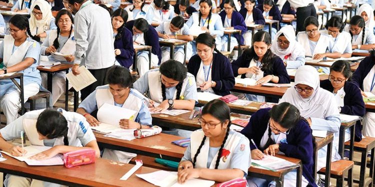 ঘূর্ণিঝড় মোখা : পেছাতে পারে তিন বোর্ডের পরীক্ষা